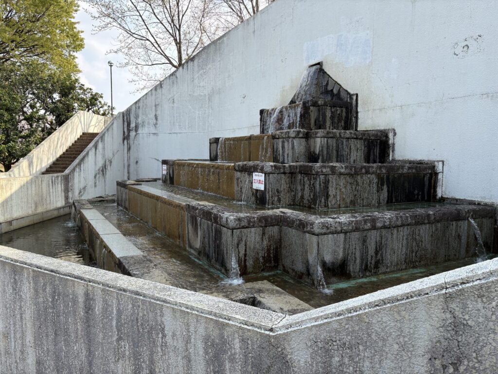 文理台公園の噴水、水が出ている